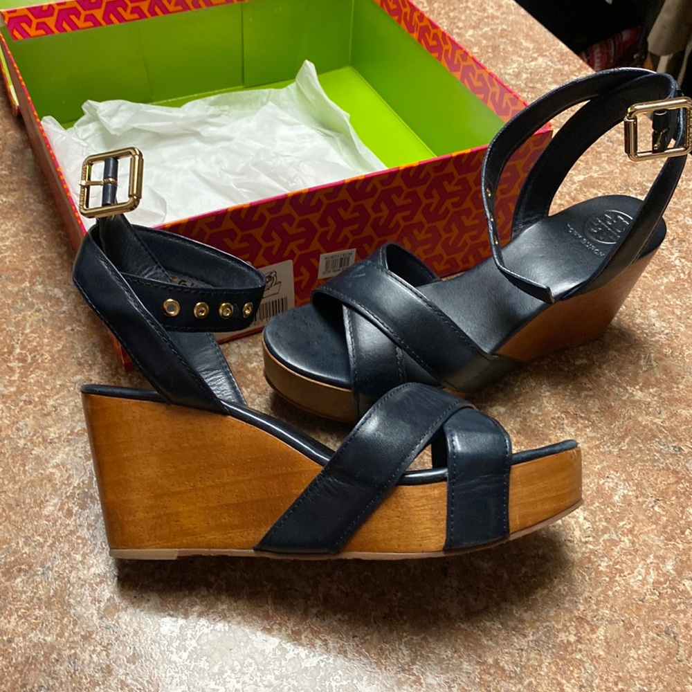 Tory Burch Almita mid wedge sandal, Tory Navy size 9